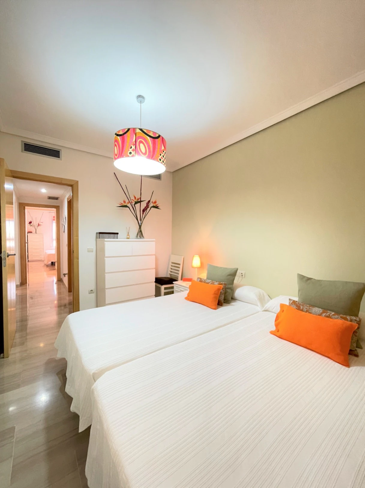 Apartamento impecable con terraza, parking y excelente ubicación a 400 m de la playa en Dénia