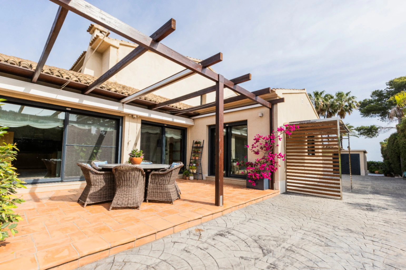 Villa exclusiva de estilo mediterráneo en primera línea en la Marineta Cassiana, Dénia
