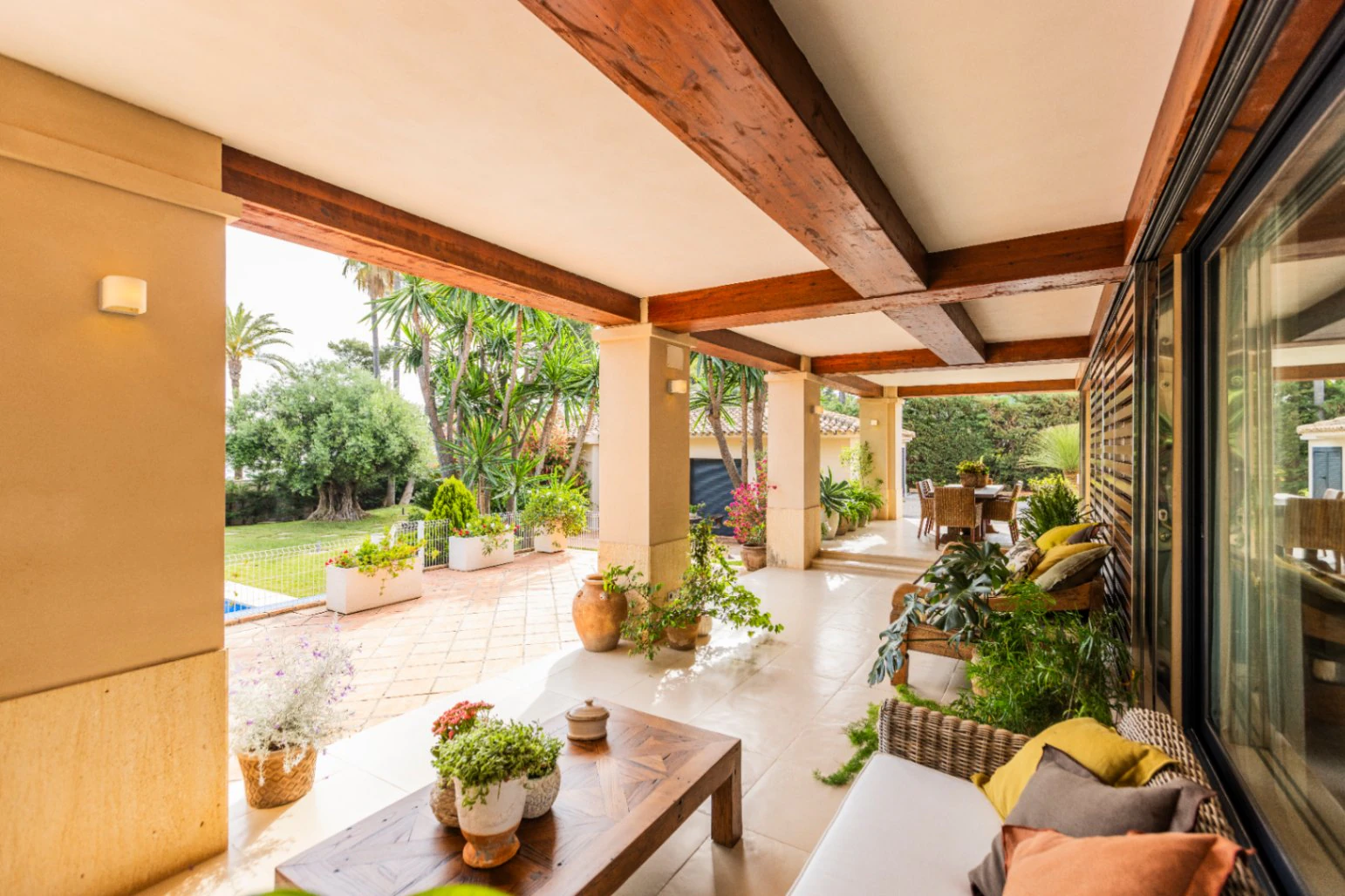 Villa exclusiva de estilo mediterráneo en primera línea en la Marineta Cassiana, Dénia