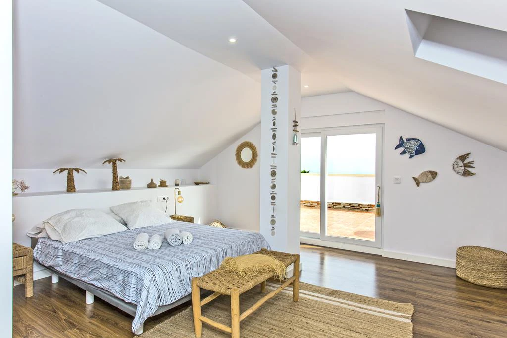Villa con vistas al mar y acceso al parque natural del Montgó