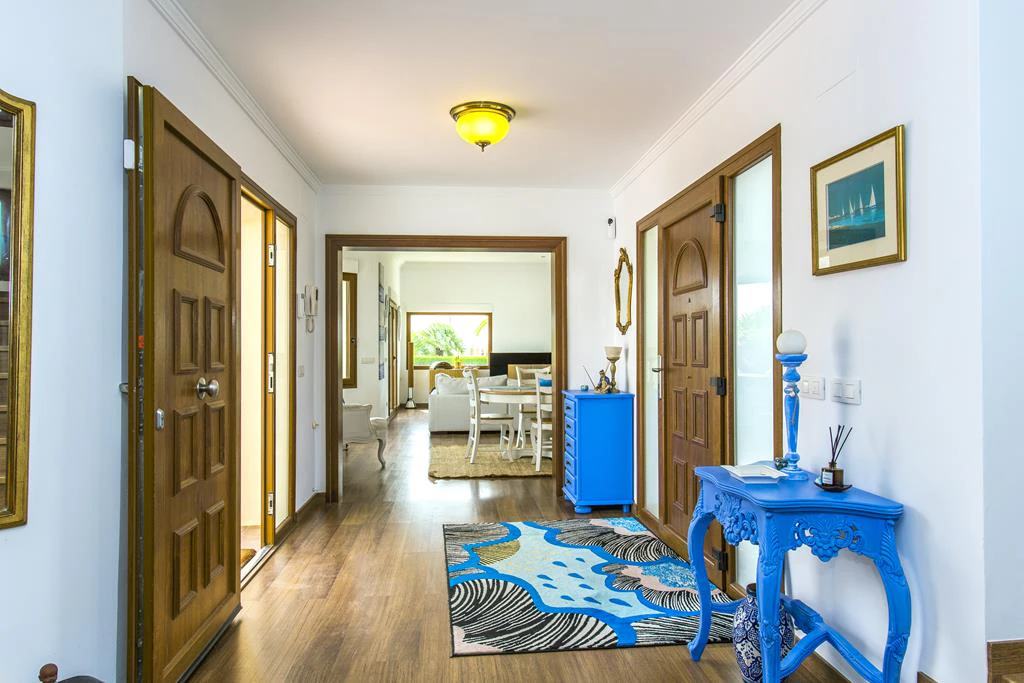 Villa con vistas al mar y acceso al parque natural del Montgó