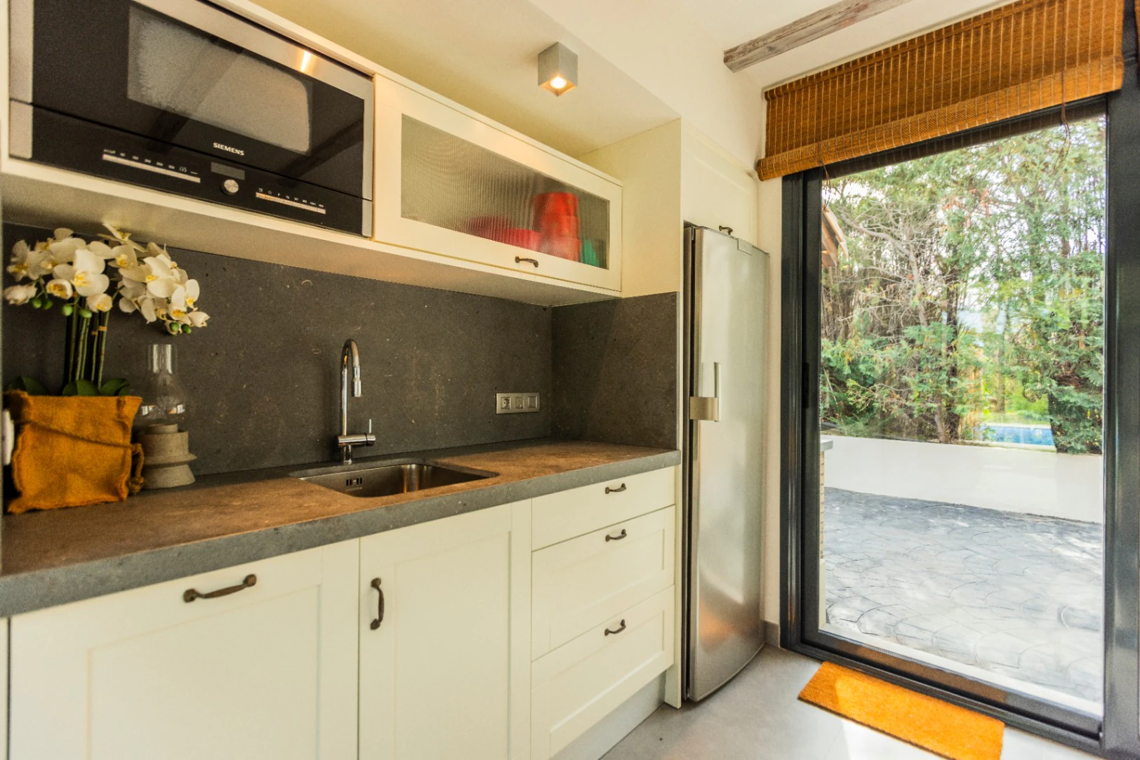 Villa exclusiva de estilo mediterráneo en primera línea en la Marineta Cassiana, Dénia