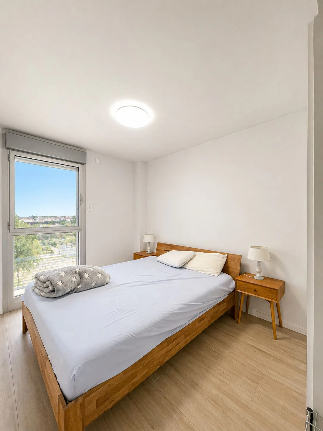 Ático de 4 dormitorios con terraza, solárium y vistas al mar en Marina Real II