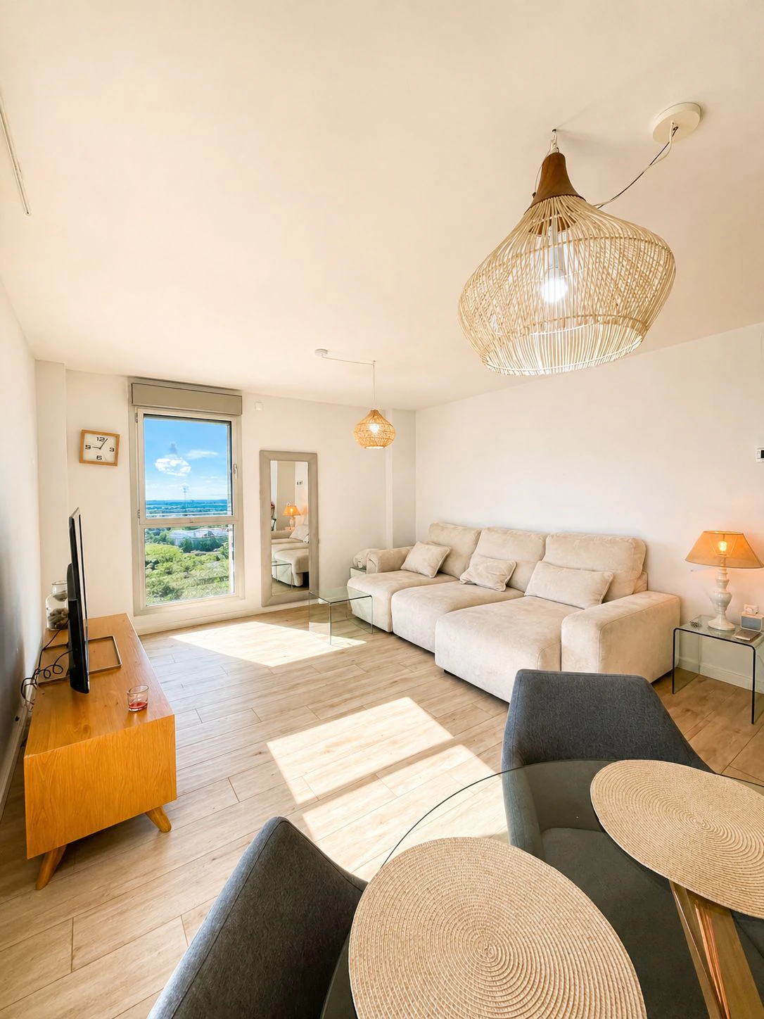 Ático de 4 dormitorios con terraza, solárium y vistas al mar en Marina Real II