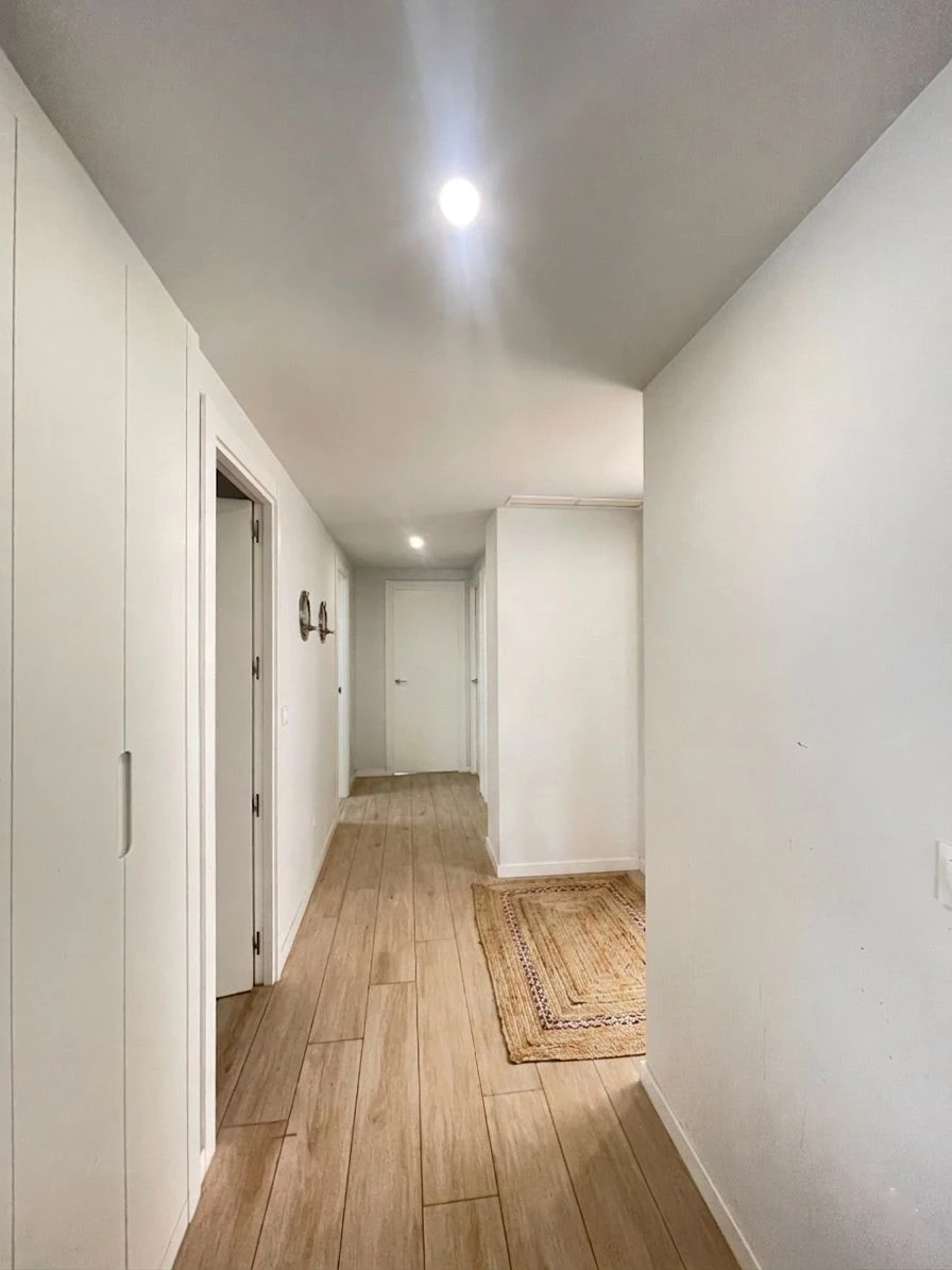 Ático de 4 dormitorios con terraza, solárium y vistas al mar en Marina Real II