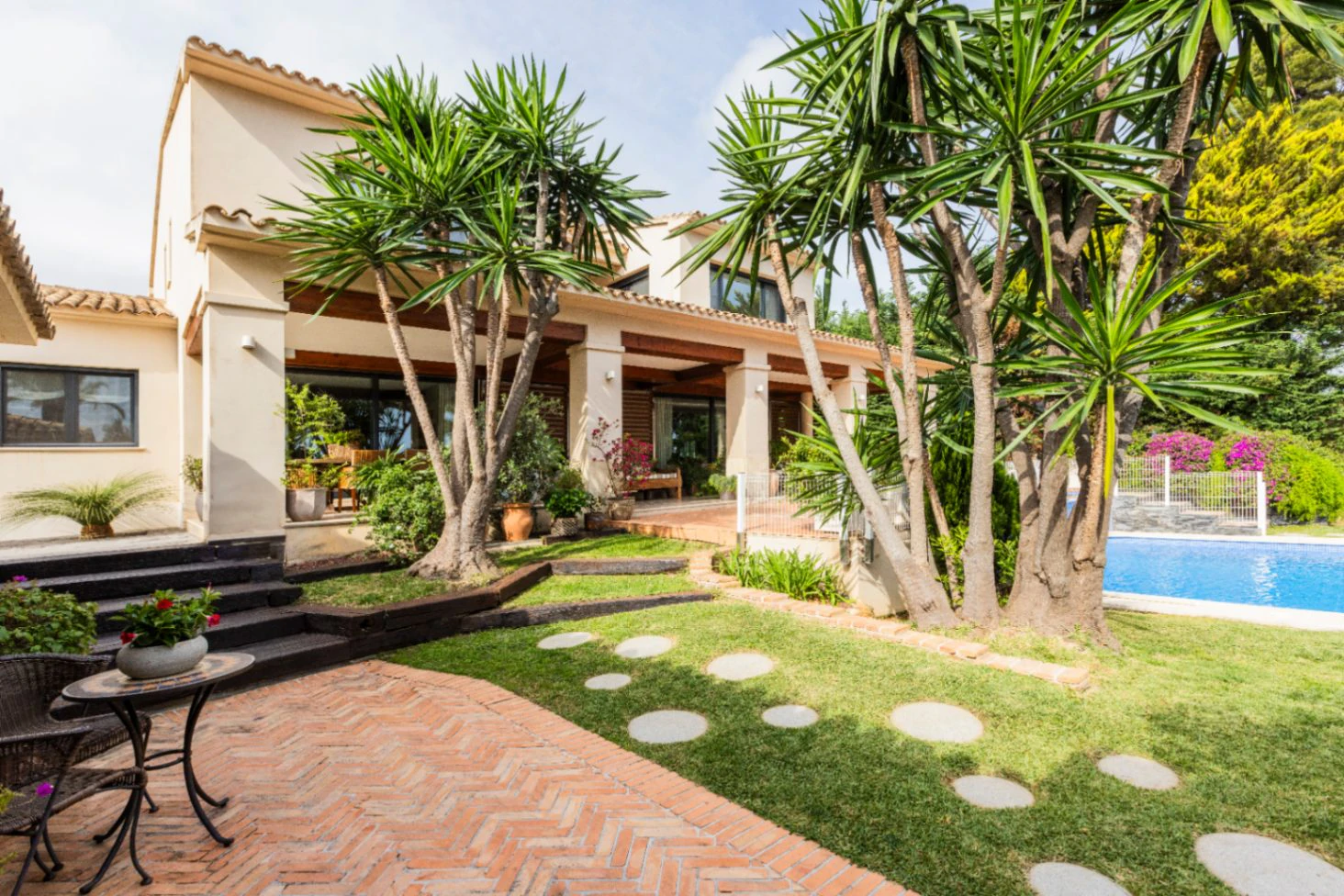 Villa exclusiva de estilo mediterráneo en primera línea en la Marineta Cassiana, Dénia