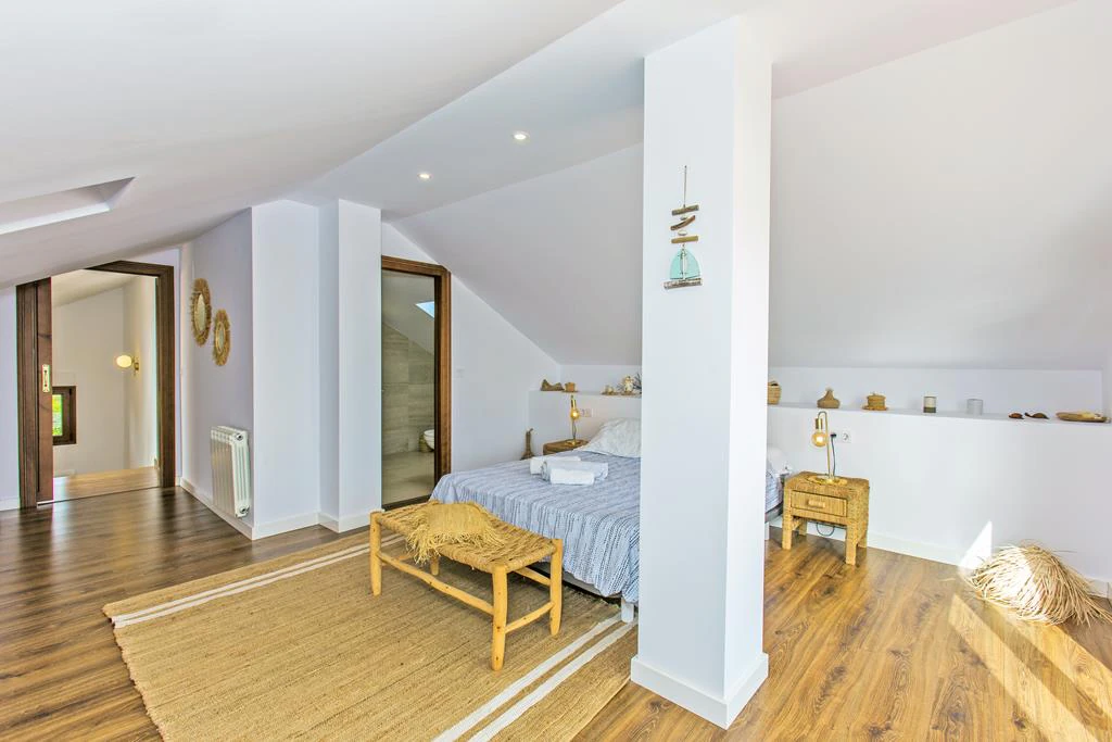 Villa con vistas al mar y acceso al parque natural del Montgó