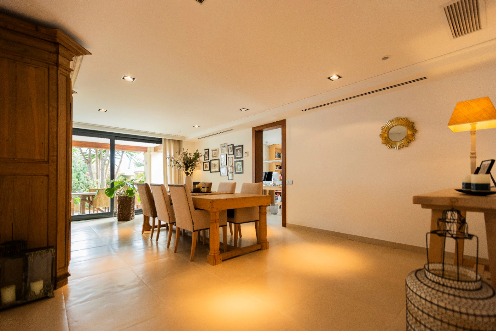 Villa exclusiva de estilo mediterráneo en primera línea en la Marineta Cassiana, Dénia
