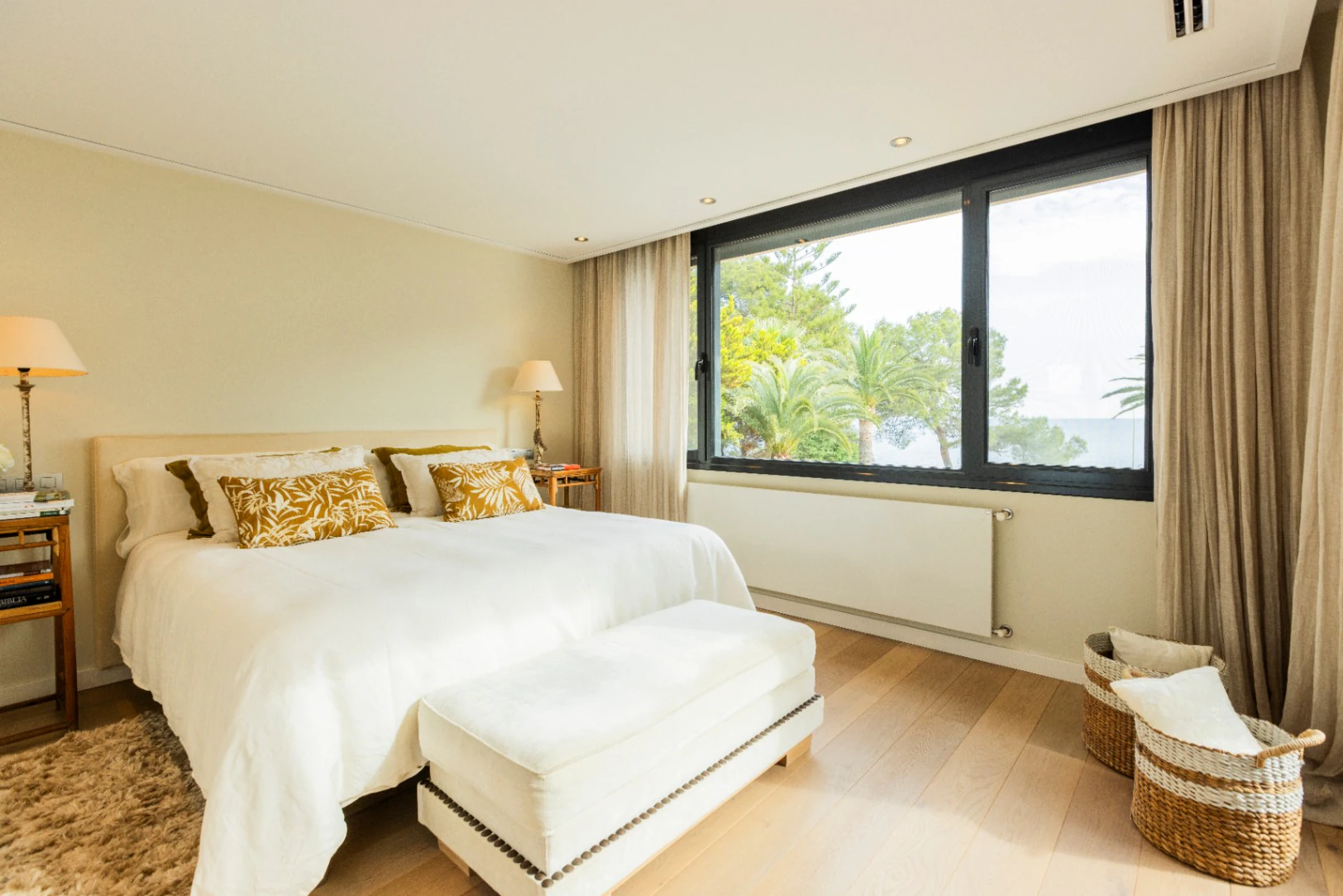 Villa exclusiva de estilo mediterráneo en primera línea en la Marineta Cassiana, Dénia