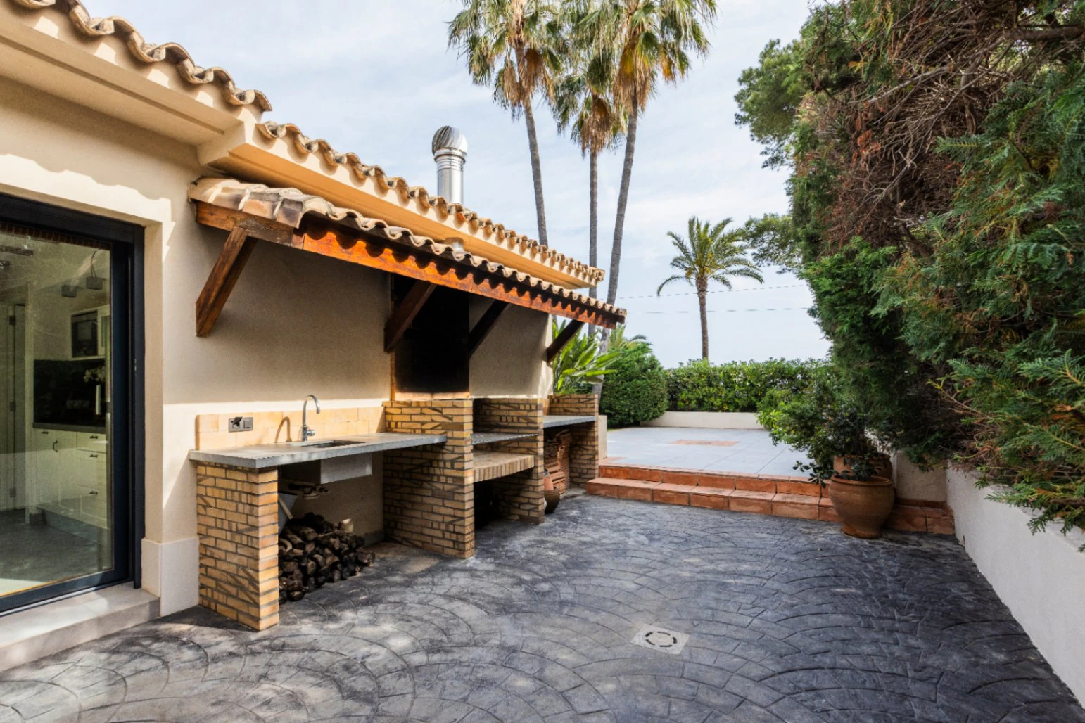Villa exclusiva de estilo mediterráneo en primera línea en la Marineta Cassiana, Dénia