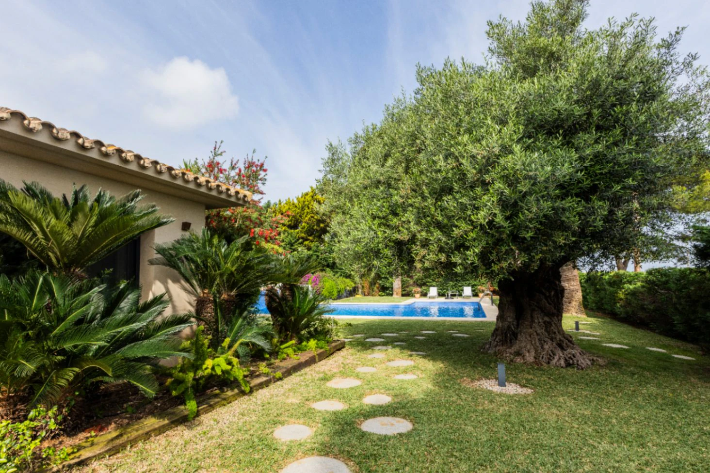 Villa exclusiva de estilo mediterráneo en primera línea en la Marineta Cassiana, Dénia