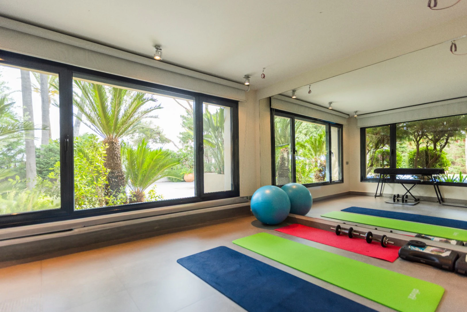 Villa exclusiva de estilo mediterráneo en primera línea en la Marineta Cassiana, Dénia