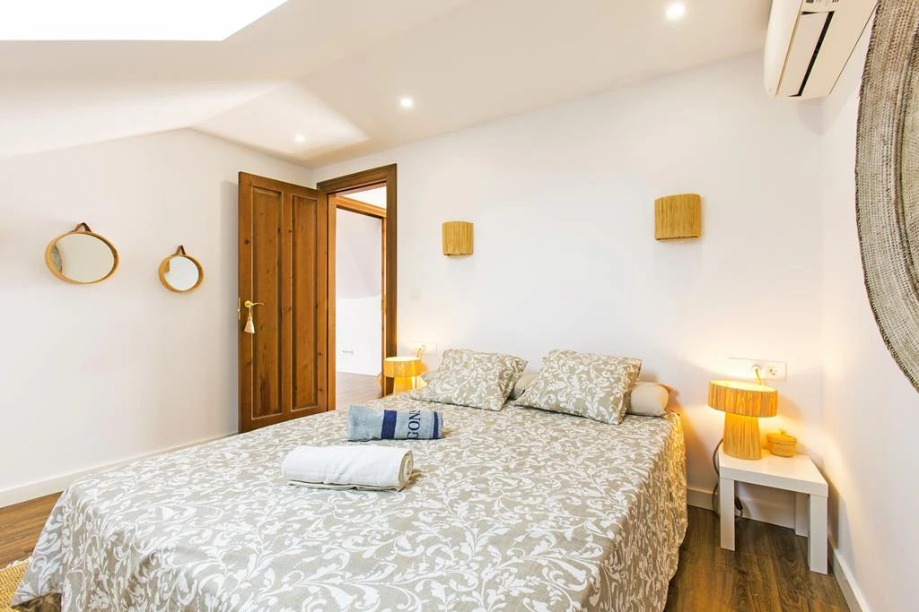 Villa con vistas al mar y acceso al parque natural del Montgó