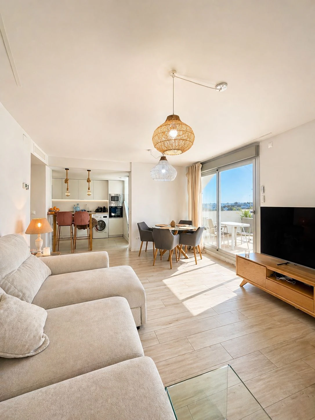 Ático de 4 dormitorios con terraza, solárium y vistas al mar en Marina Real II