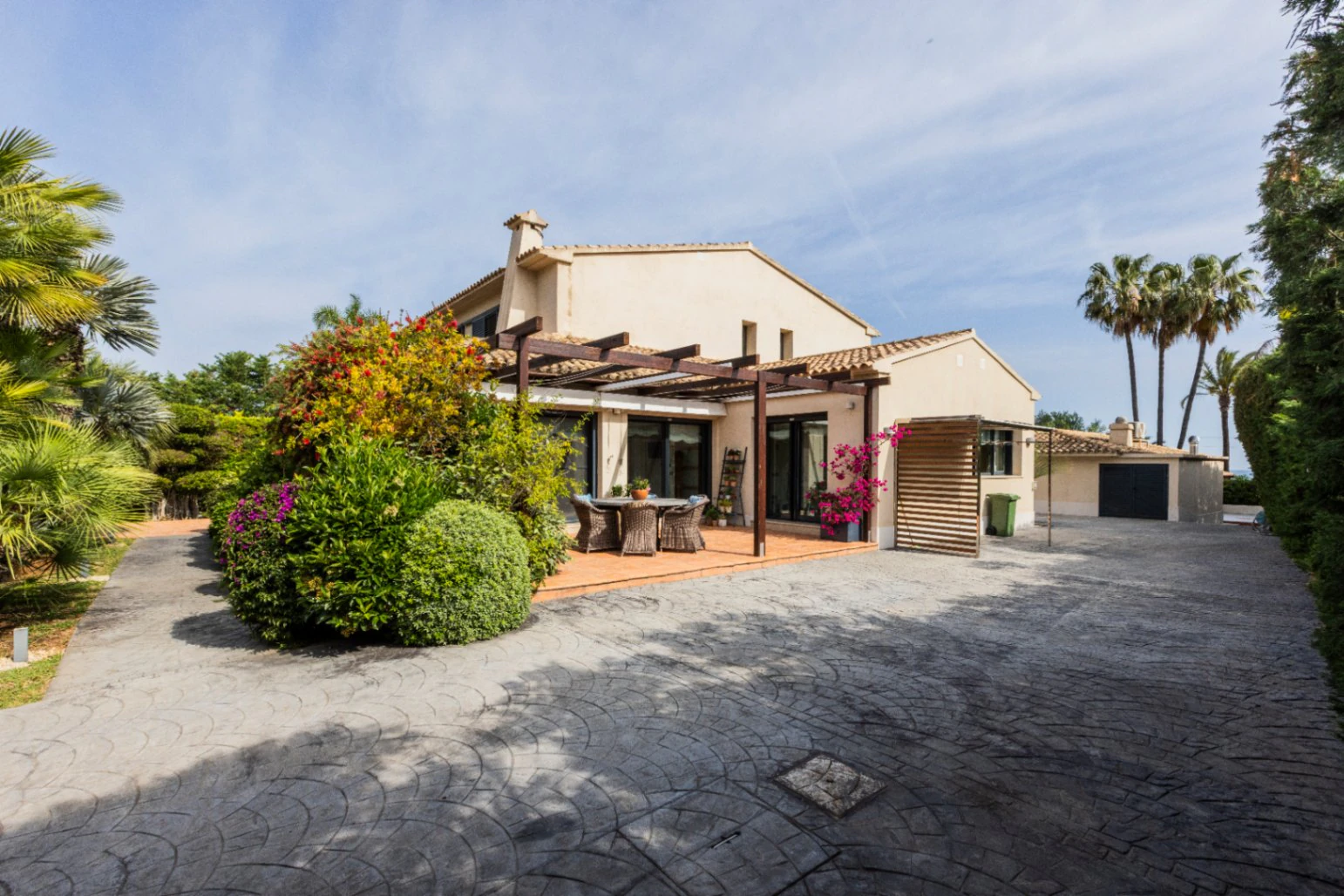 Villa exclusiva de estilo mediterráneo en primera línea en la Marineta Cassiana, Dénia