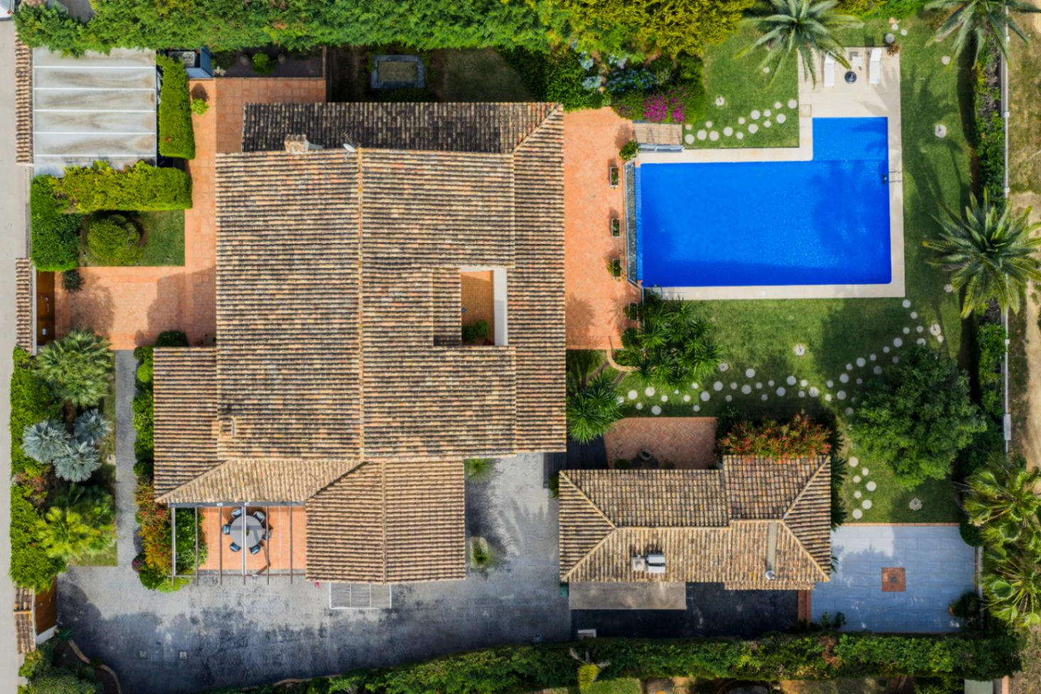 Villa exclusiva de estilo mediterráneo en primera línea en la Marineta Cassiana, Dénia
