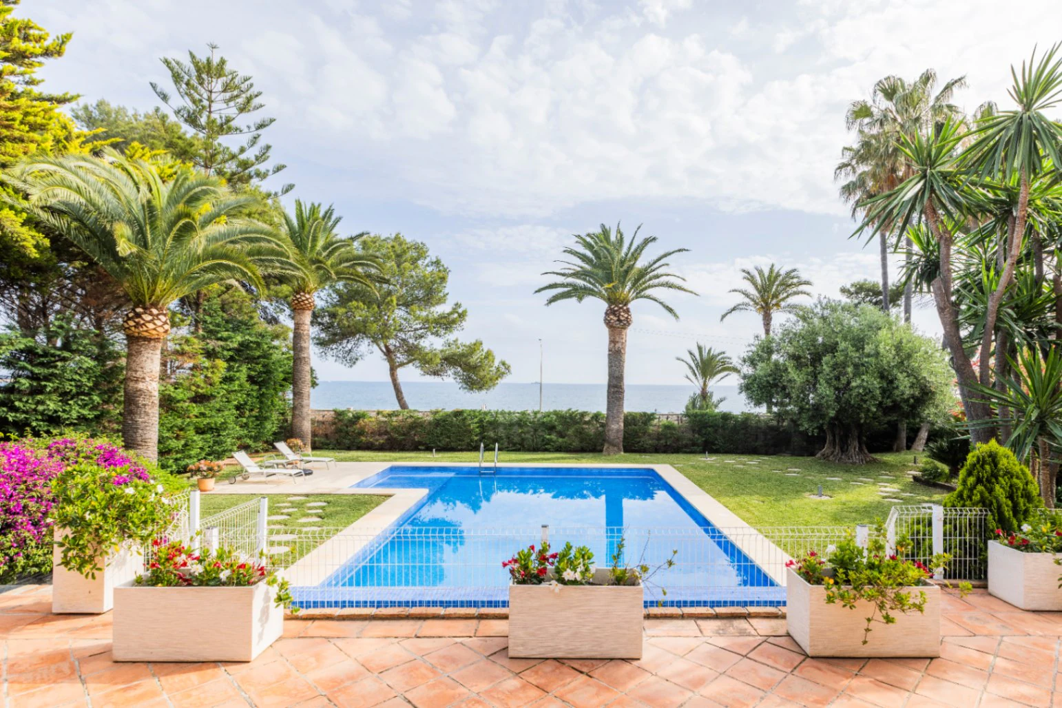 Villa exclusiva de estilo mediterráneo en primera línea en la Marineta Cassiana, Dénia