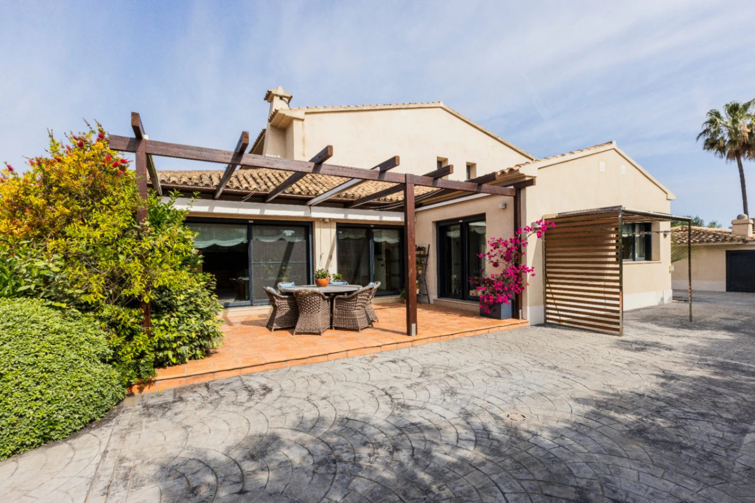 Villa exclusiva de estilo mediterráneo en primera línea en la Marineta Cassiana, Dénia