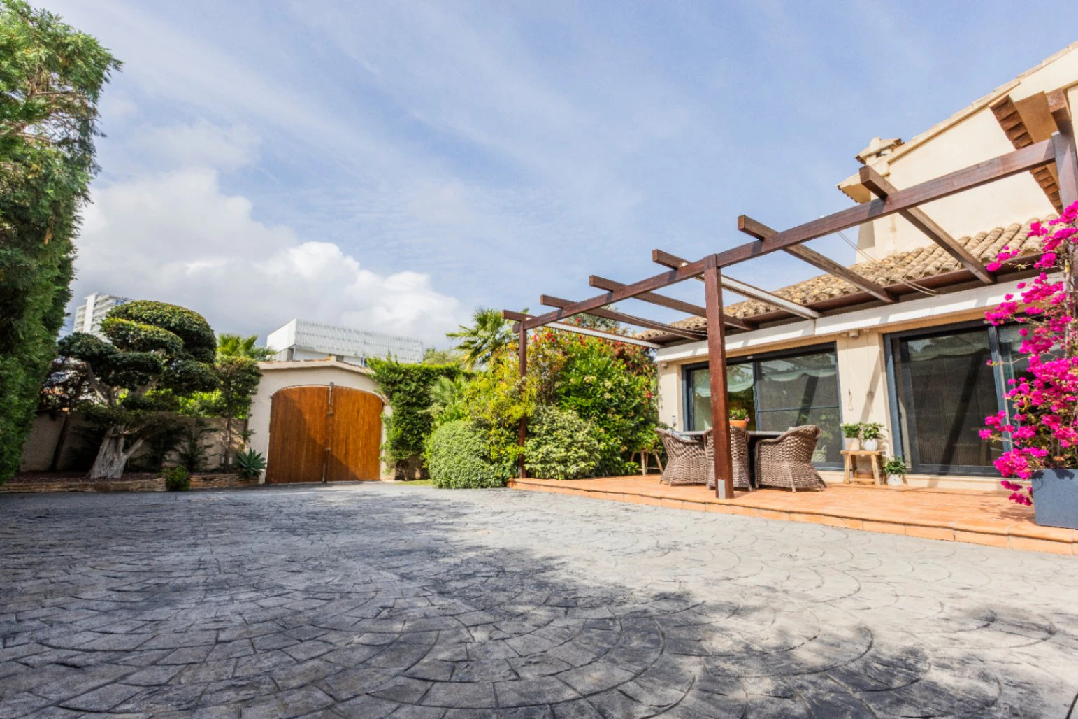 Villa exclusiva de estilo mediterráneo en primera línea en la Marineta Cassiana, Dénia
