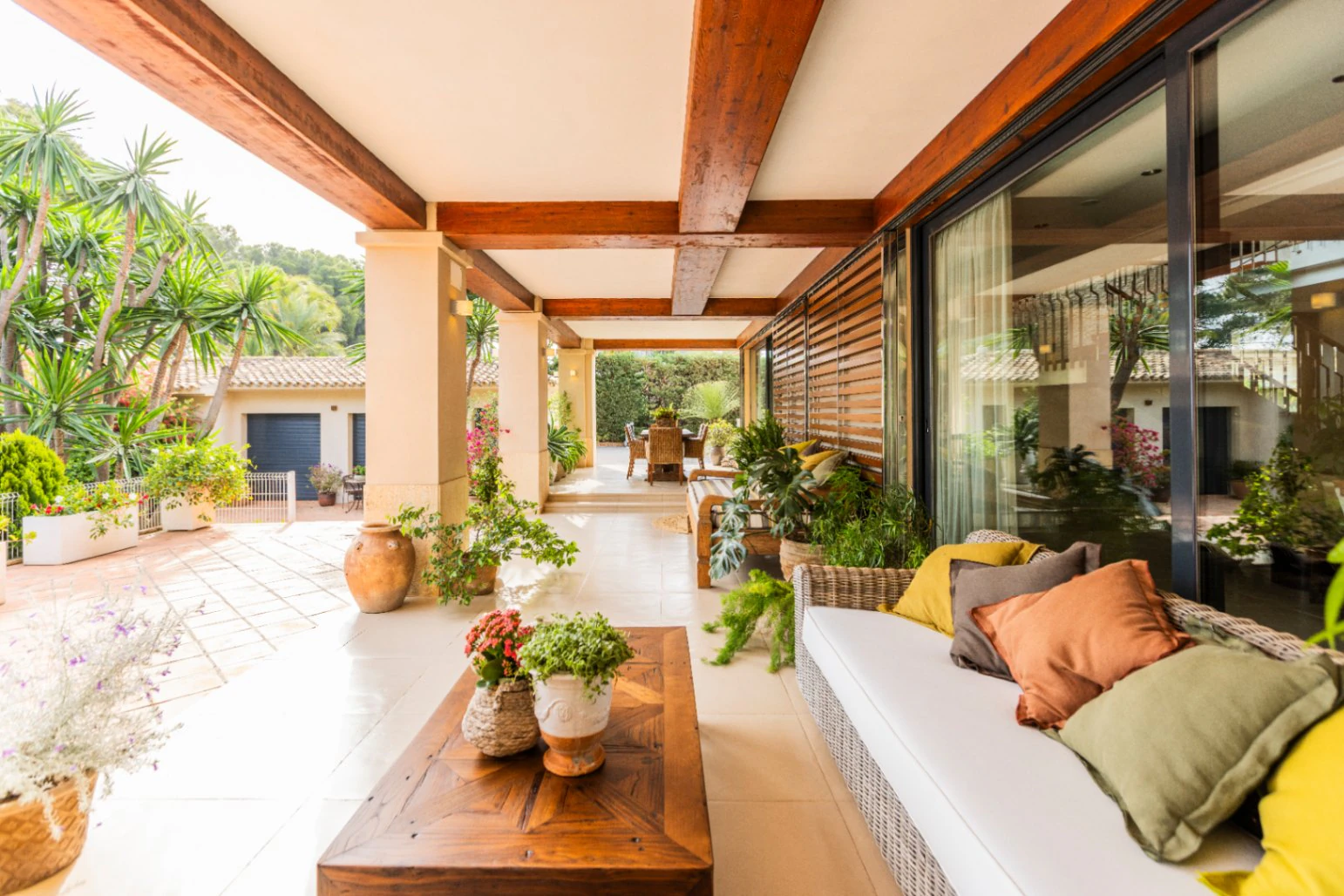 Villa exclusiva de estilo mediterráneo en primera línea en la Marineta Cassiana, Dénia