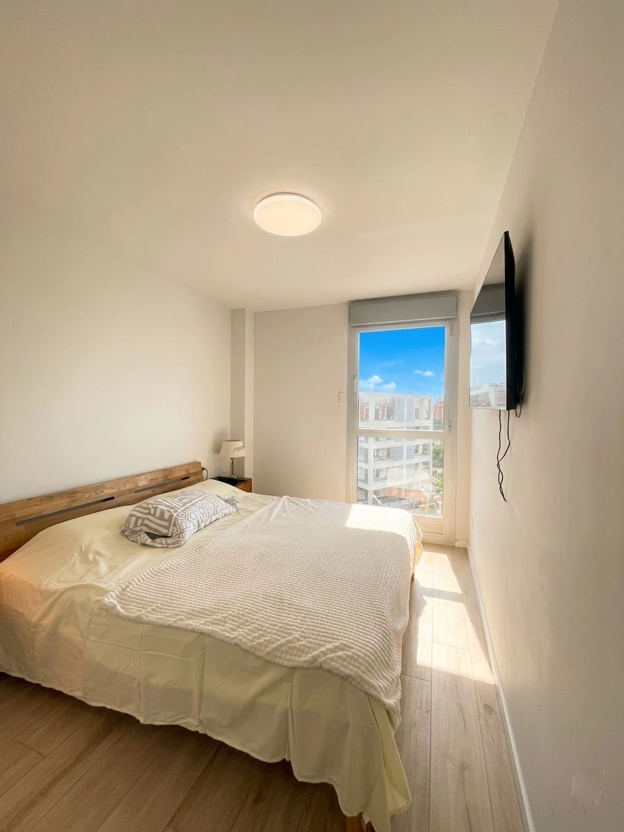 Ático de 4 dormitorios con terraza, solárium y vistas al mar en Marina Real II