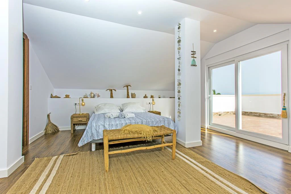 Villa con vistas al mar y acceso al parque natural del Montgó