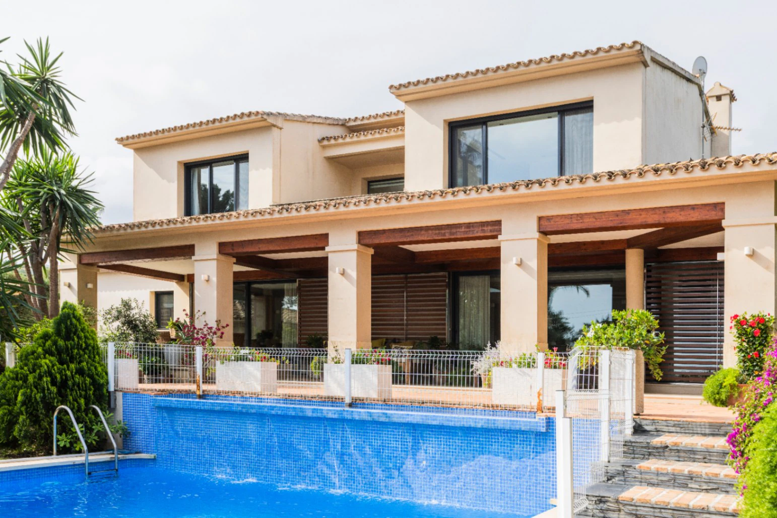 Villa exclusiva de estilo mediterráneo en primera línea en la Marineta Cassiana, Dénia