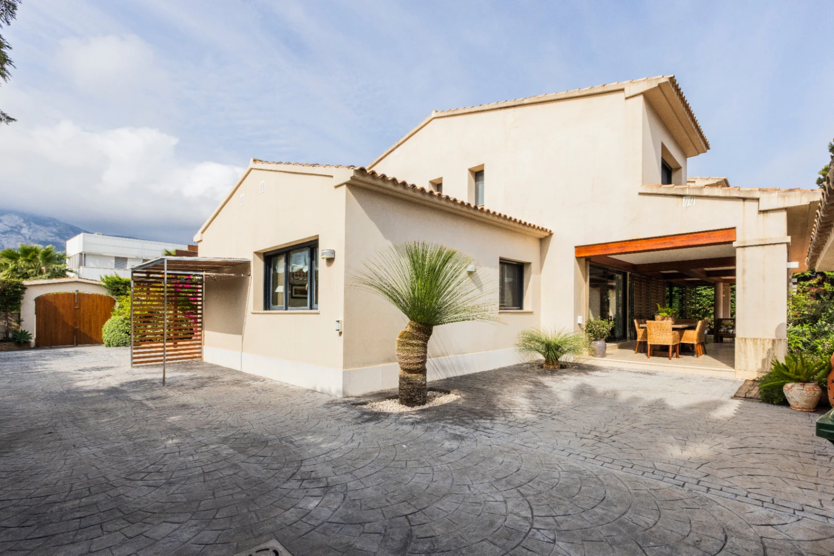 Villa exclusiva de estilo mediterráneo en primera línea en la Marineta Cassiana, Dénia