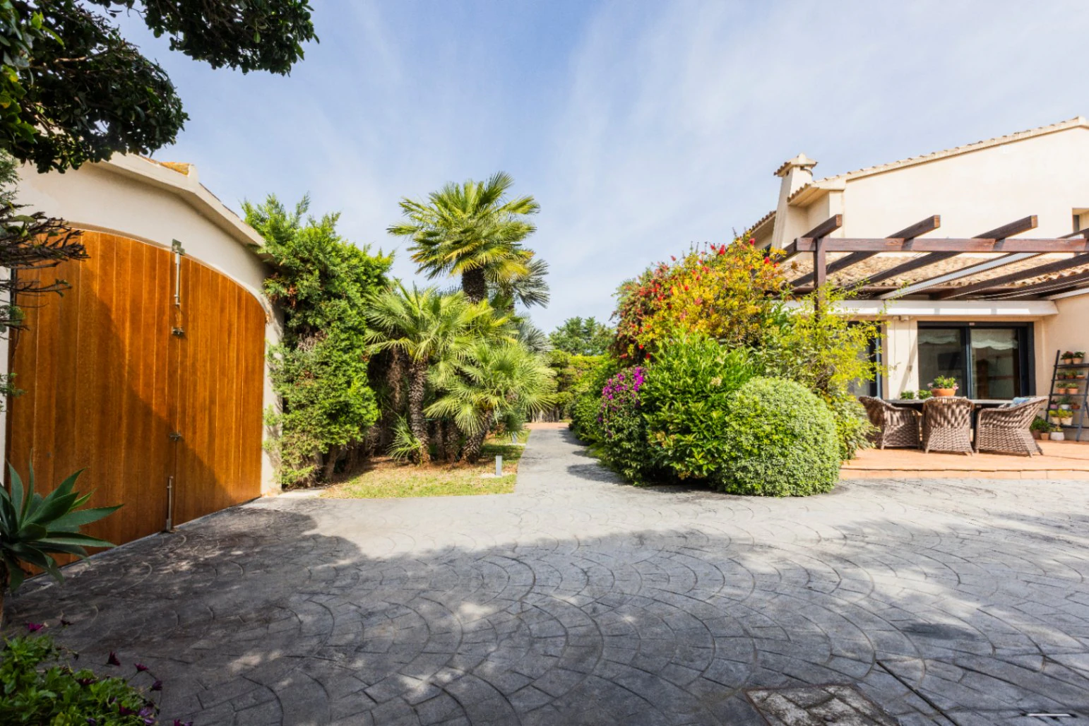 Villa exclusiva de estilo mediterráneo en primera línea en la Marineta Cassiana, Dénia