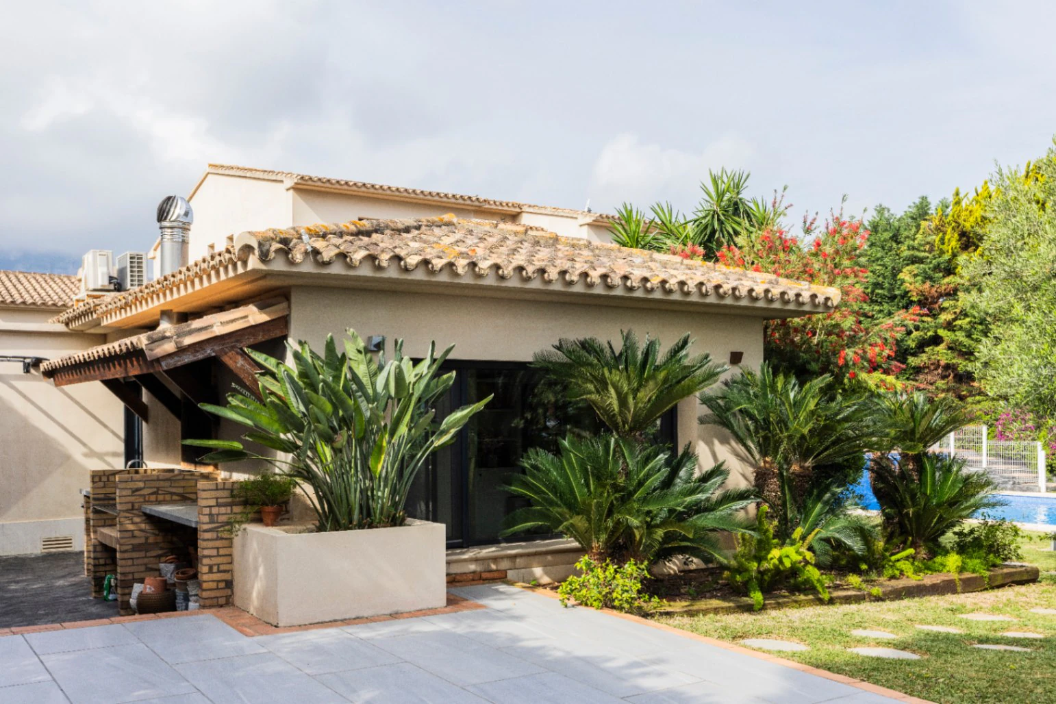 Villa exclusiva de estilo mediterráneo en primera línea en la Marineta Cassiana, Dénia