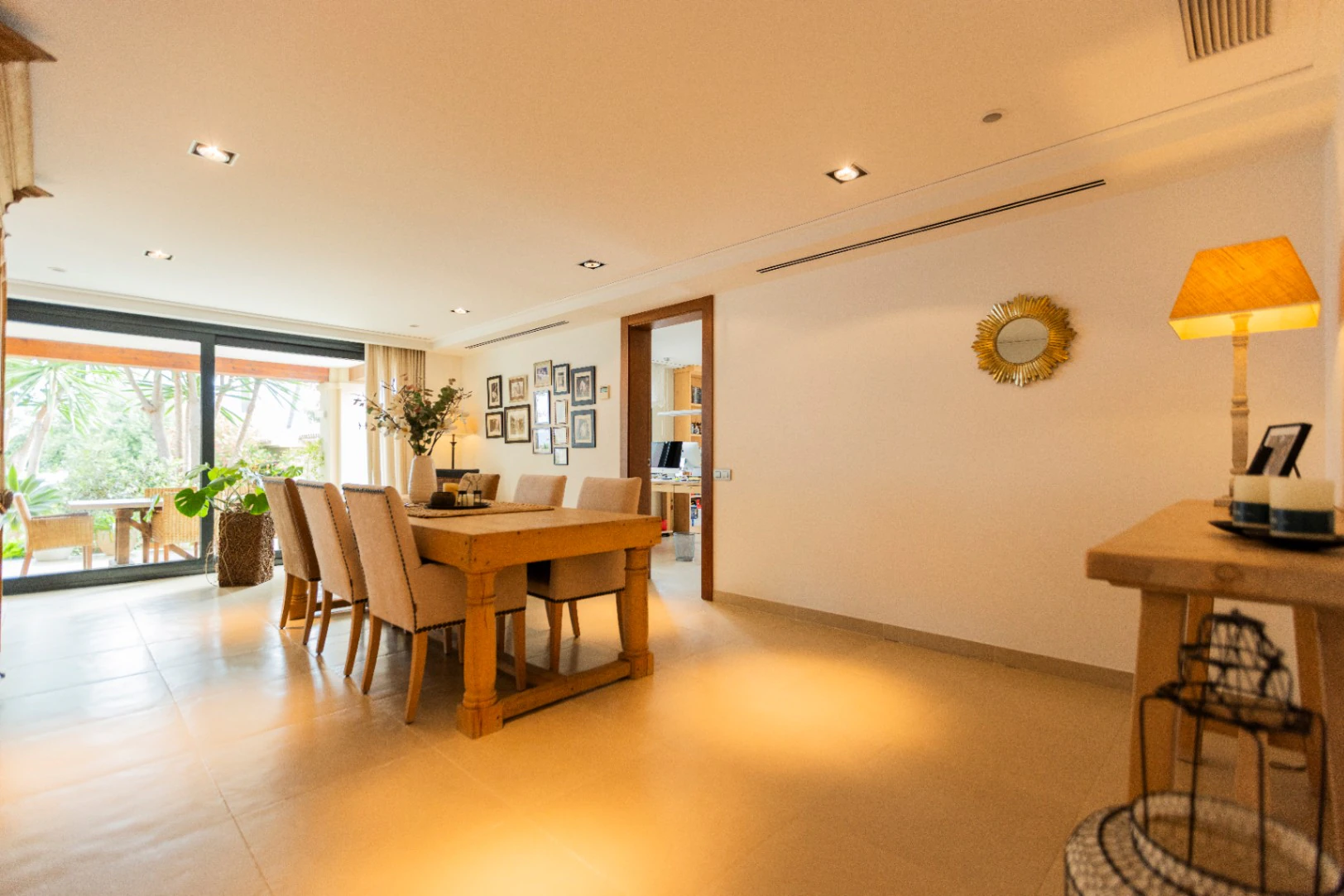 Villa exclusiva de estilo mediterráneo en primera línea en la Marineta Cassiana, Dénia