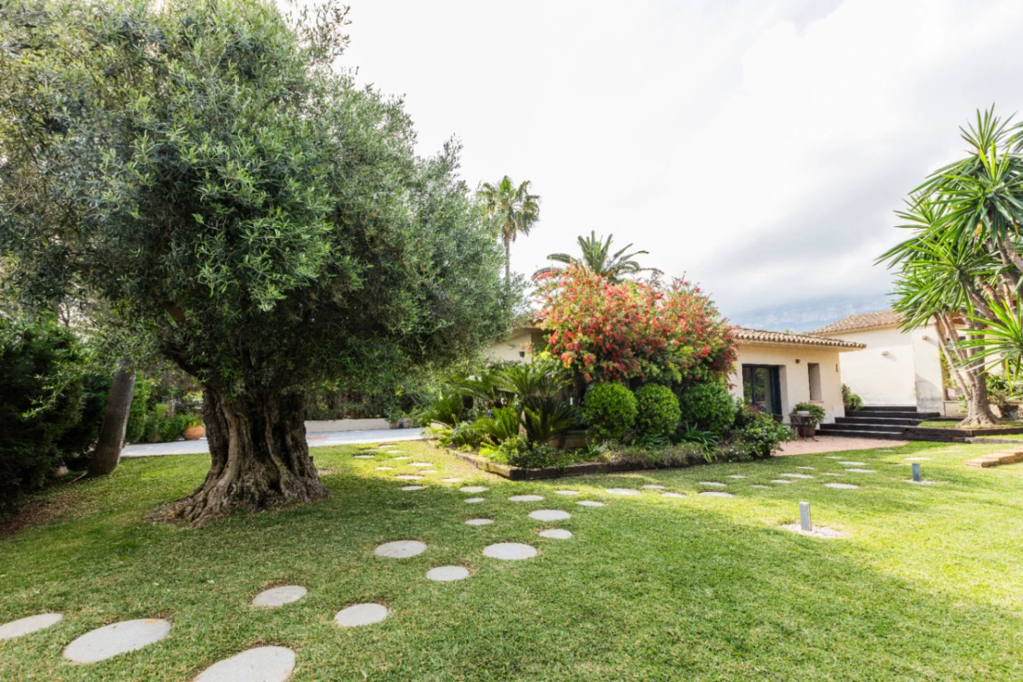 Villa exclusiva de estilo mediterráneo en primera línea en la Marineta Cassiana, Dénia