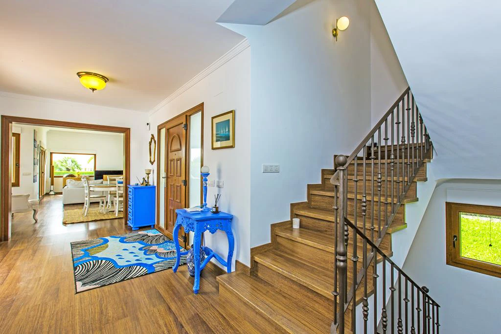 Villa con vistas al mar y acceso al parque natural del Montgó