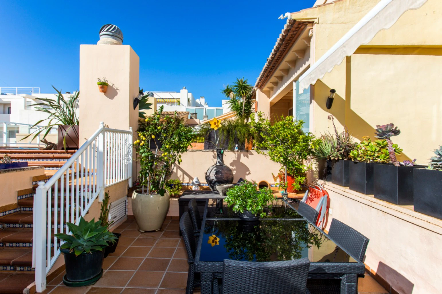 Ático Dúplex de 180 m² con Piscina Privada y Vistas Panorámicas al Mar y al Puerto de Dénia