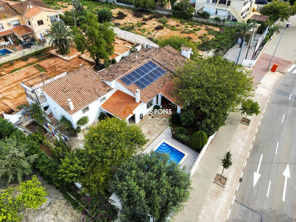 Villa cerca de la playa Marineta Cassiana y del centro, Dénia