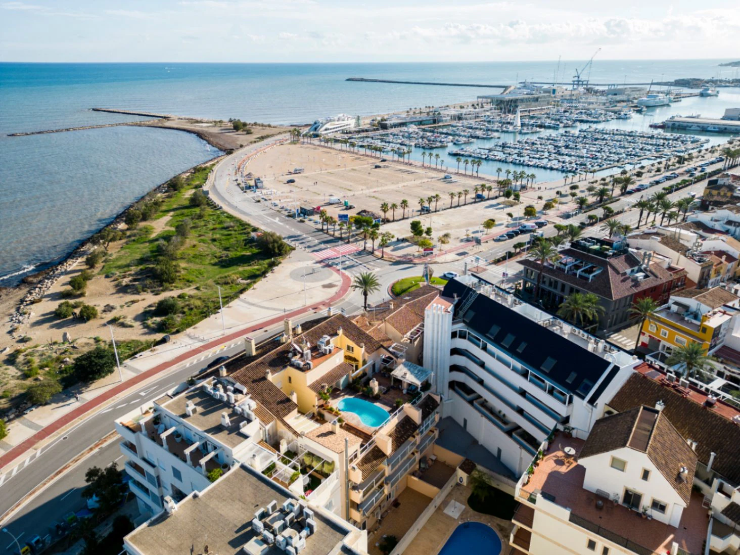Ático Dúplex de 180 m² con Piscina Privada y Vistas Panorámicas al Mar y al Puerto de Dénia