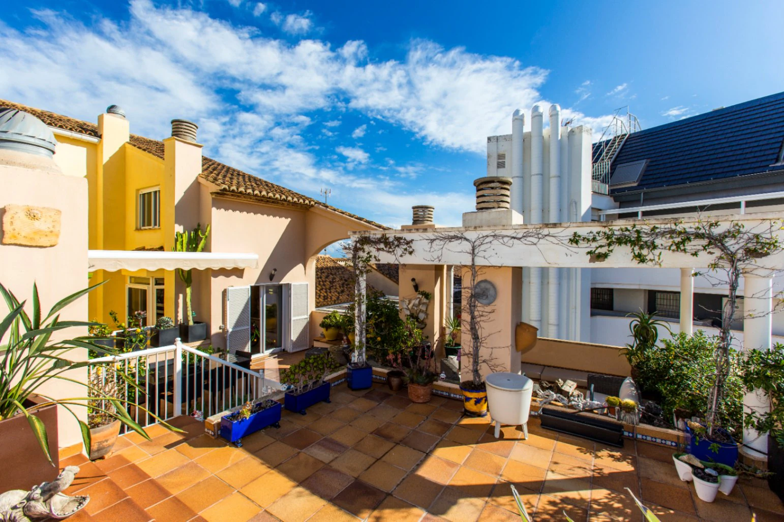 Ático Dúplex de 180 m² con Piscina Privada y Vistas Panorámicas al Mar y al Puerto de Dénia