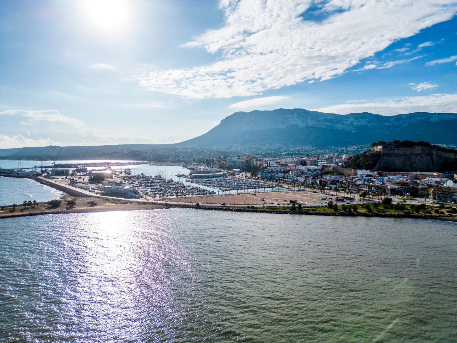 Ático Dúplex de 180 m² con Piscina Privada y Vistas Panorámicas al Mar y al Puerto de Dénia