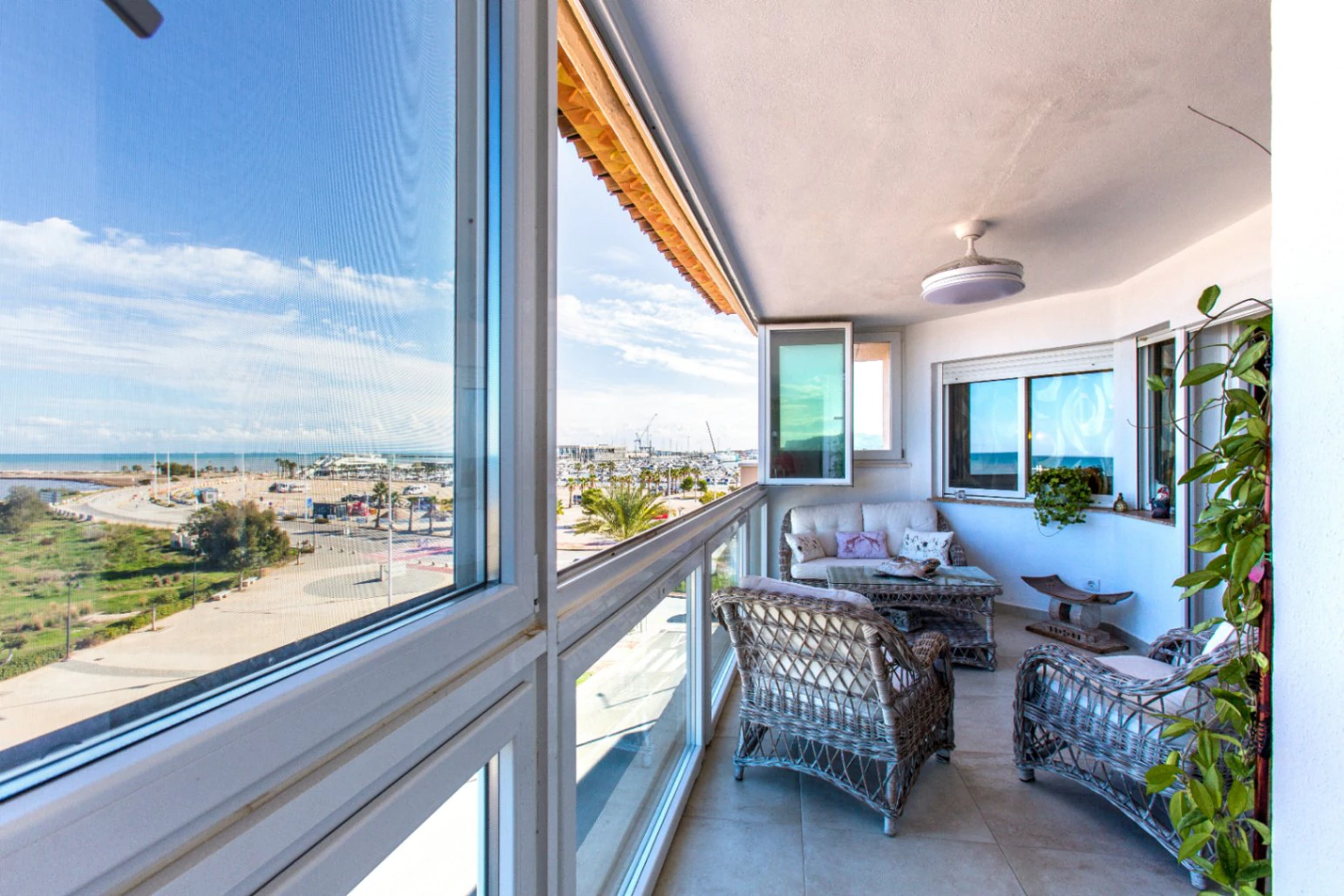 Ático Dúplex de 180 m² con Piscina Privada y Vistas Panorámicas al Mar y al Puerto de Dénia
