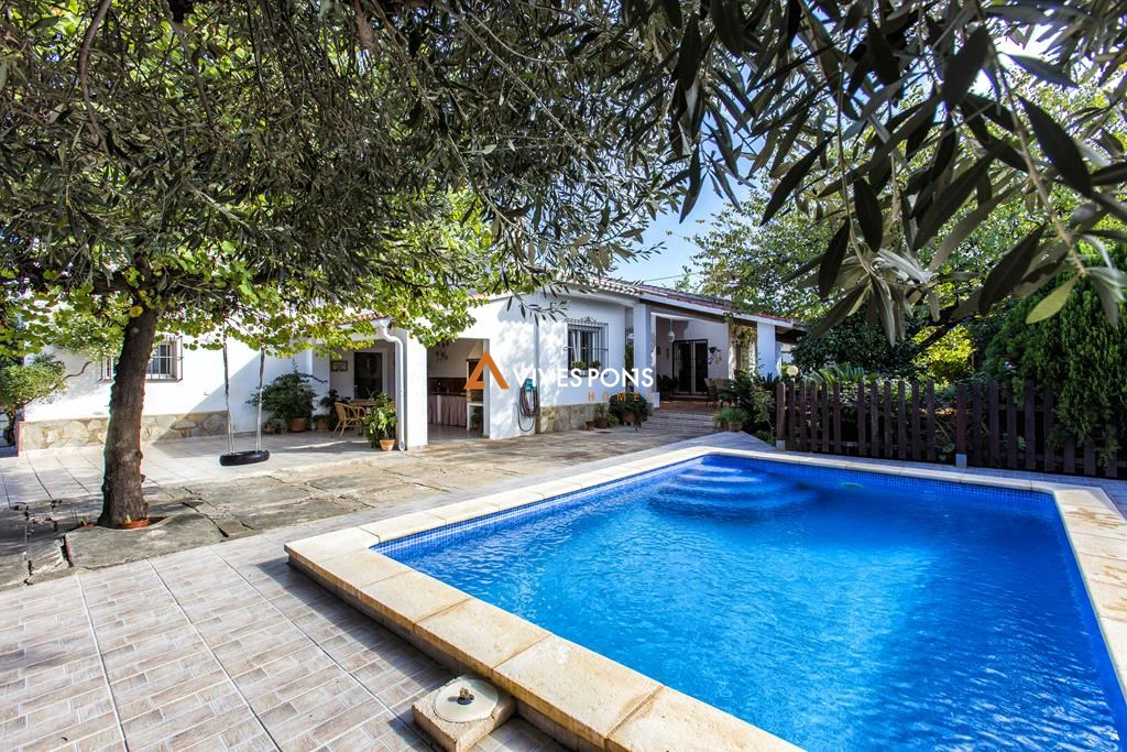 Villa cerca de la playa Marineta Cassiana y del centro, Dénia
