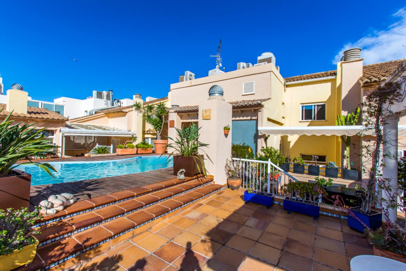Ático Dúplex de 180 m² con Piscina Privada y Vistas Panorámicas al Mar y al Puerto de Dénia