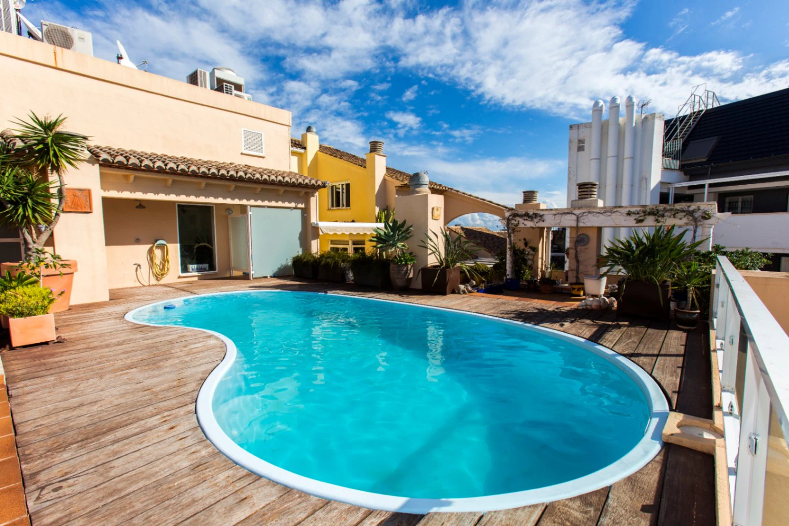 Ático Dúplex de 180 m² con Piscina Privada y Vistas Panorámicas al Mar y al Puerto de Dénia