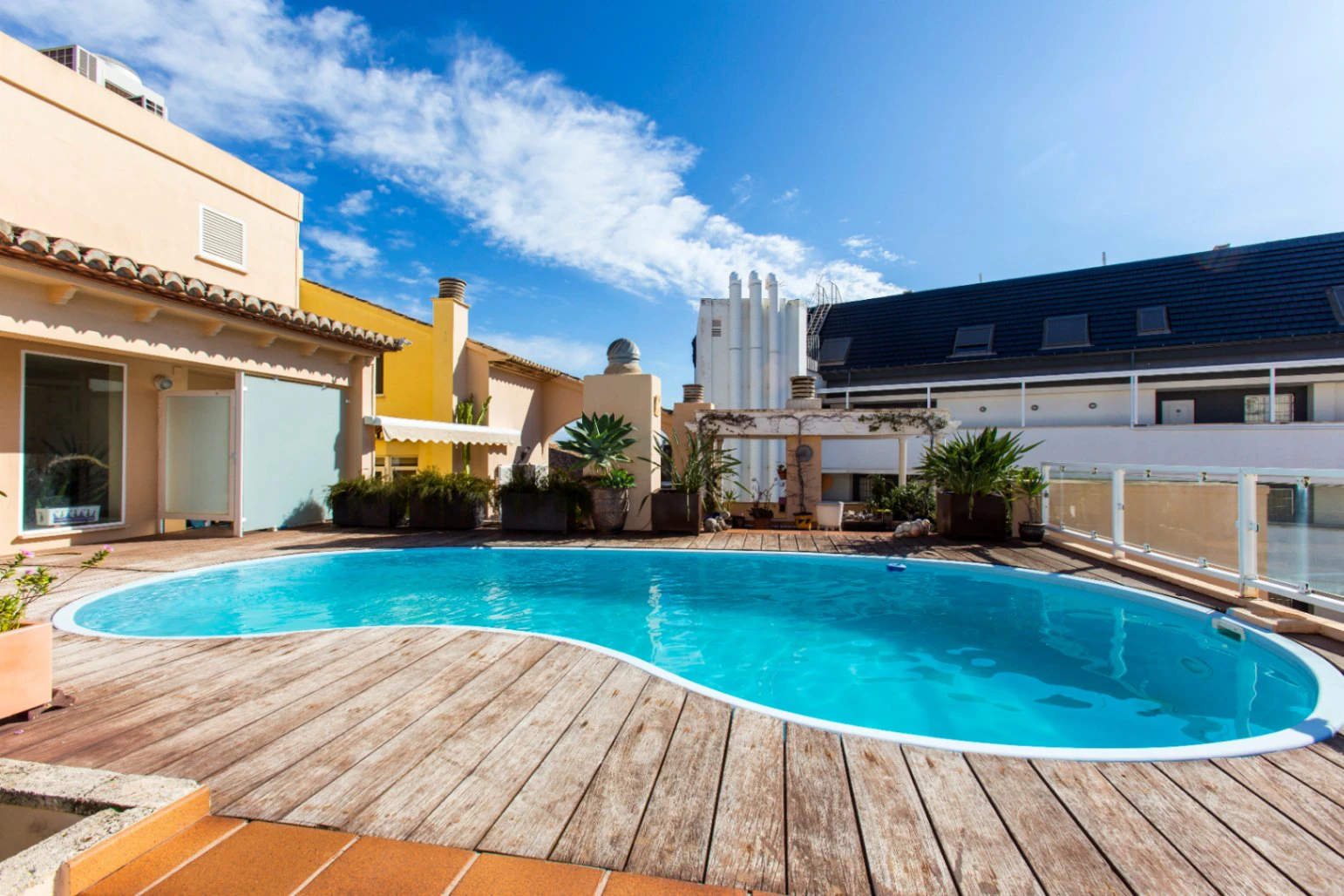 Ático Dúplex de 180 m² con Piscina Privada y Vistas Panorámicas al Mar y al Puerto de Dénia