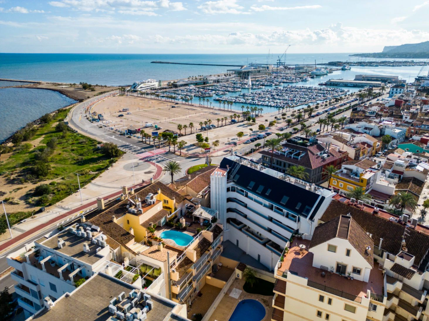 Ático Dúplex de 180 m² con Piscina Privada y Vistas Panorámicas al Mar y al Puerto de Dénia