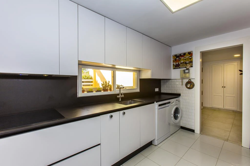 Ático Dúplex de 180 m² con Piscina Privada y Vistas Panorámicas al Mar y al Puerto de Dénia