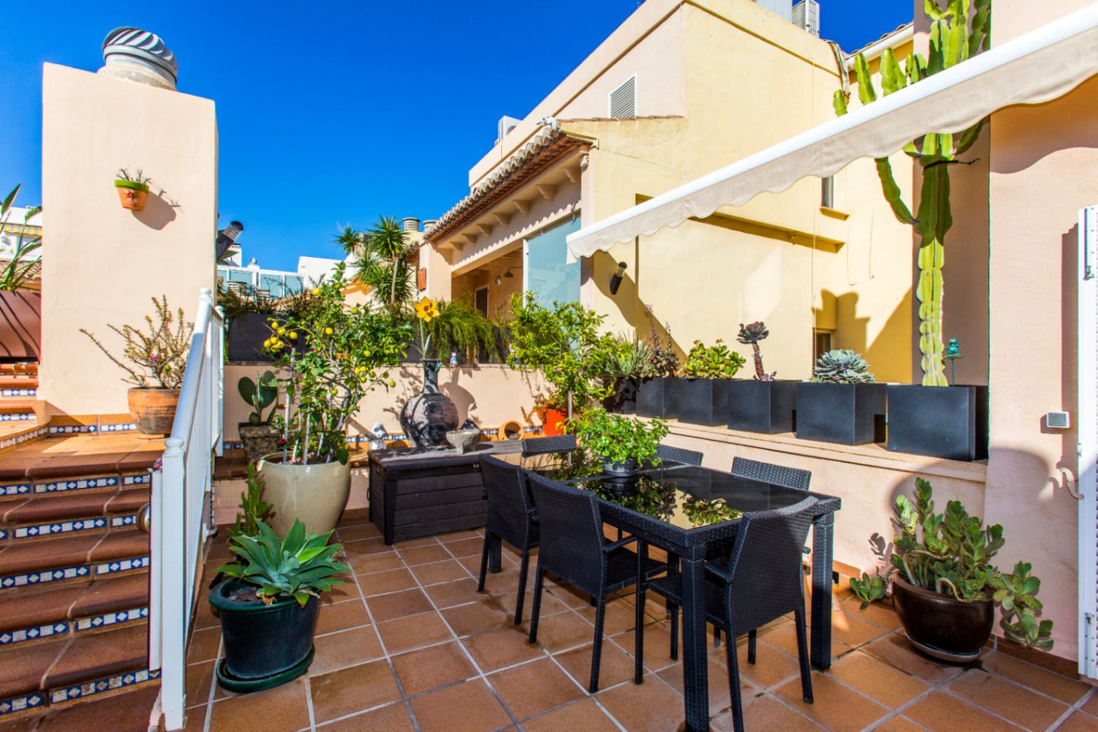 Ático Dúplex de 180 m² con Piscina Privada y Vistas Panorámicas al Mar y al Puerto de Dénia