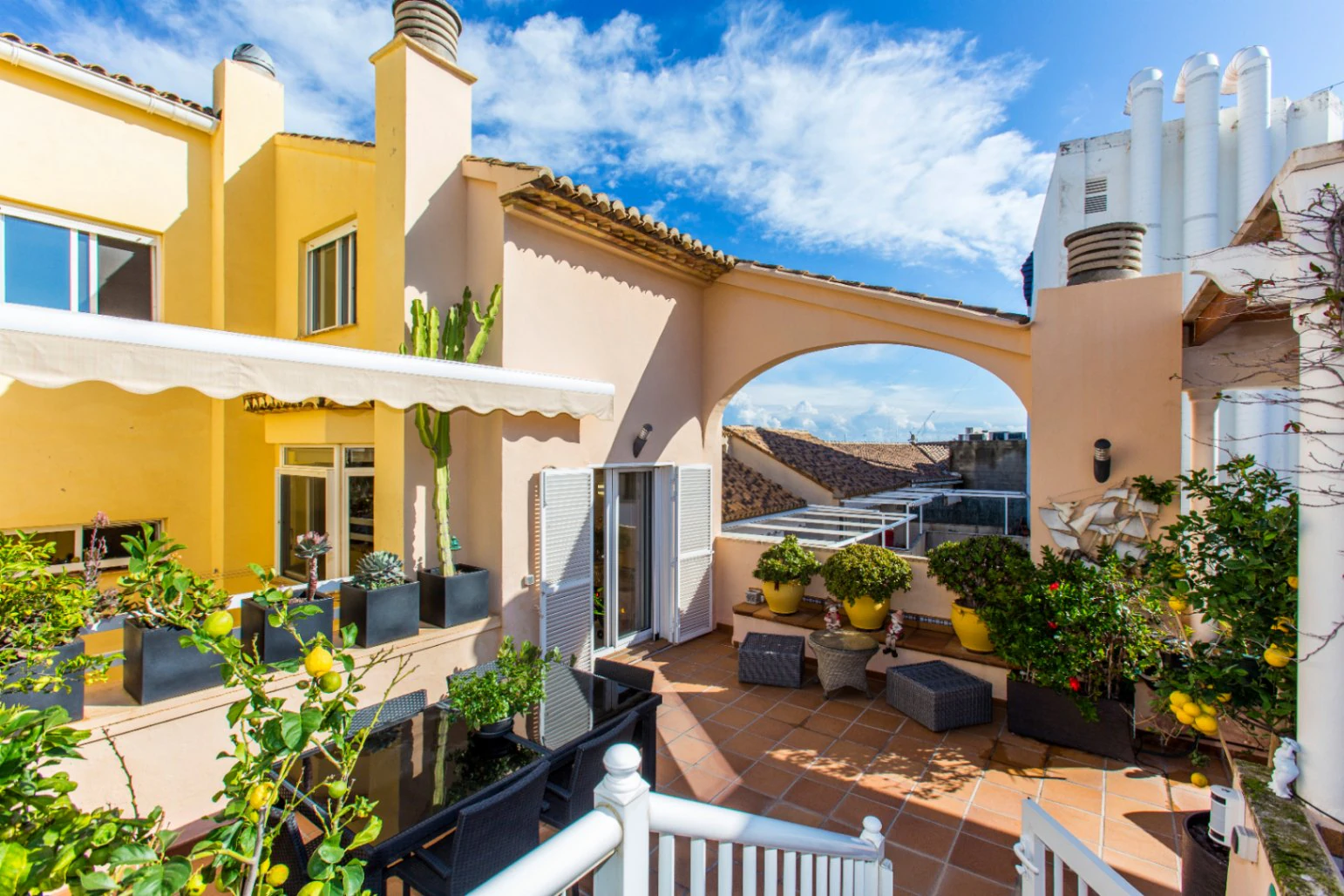 Ático Dúplex de 180 m² con Piscina Privada y Vistas Panorámicas al Mar y al Puerto de Dénia