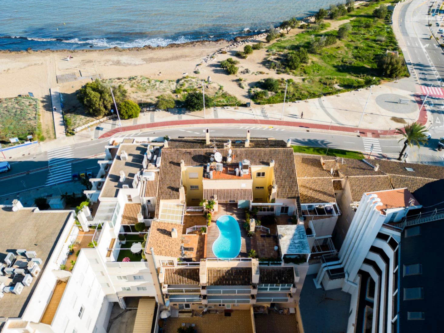 Ático Dúplex de 180 m² con Piscina Privada y Vistas Panorámicas al Mar y al Puerto de Dénia