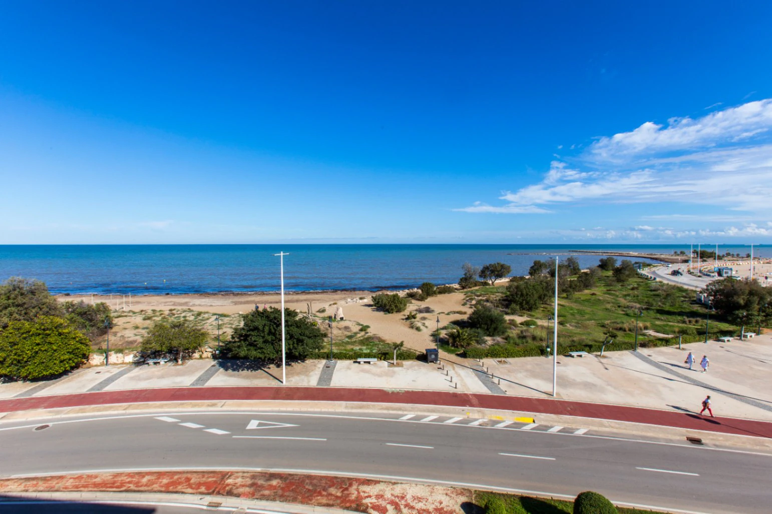 Ático Dúplex de 180 m² con Piscina Privada y Vistas Panorámicas al Mar y al Puerto de Dénia