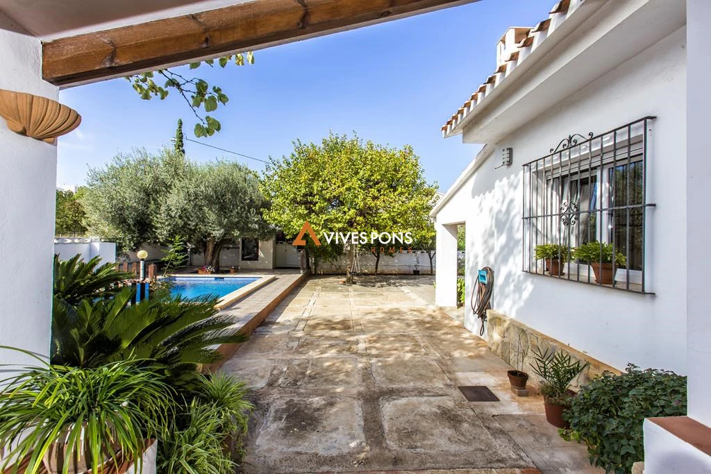 Villa cerca de la playa Marineta Cassiana y del centro, Dénia